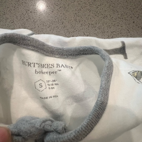 A-Bee-C Organic Beekeeper? Wearable Baby Blanket - Picture 2 of 3